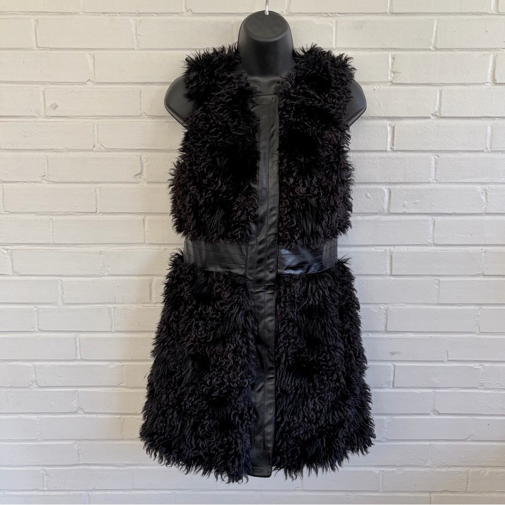 Tyler Boe Black Faux Shearling Vest Mod Glam Boho Retro fits like a Small